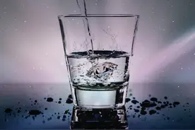 故事 · 典藏 | 换小杯喝水图片