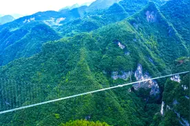 除了悬崖发夹山路，还有高空玻璃桥 巴山大峡谷抖音挑战赛火爆上线图片