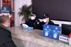 老人聚众打麻将 警方依法训诫图片