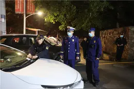 重庆连续三天开展“春雷行动”畅通消防通道 查处违停车辆2941辆图片