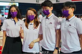 恭喜！何猷君庆祝妹妹何超欣考上清华研究生，学历已超过哥哥图片