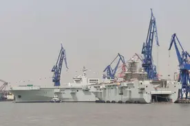 两栖作战定海神针，两栖攻击舰在海上和登陆战中能发挥哪些作用？图片