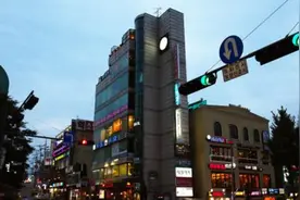 想唱KTV再等等！韩国KTV传播链从1到200例！练歌房：唱5首歌飞沫遍身图片
