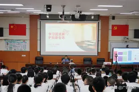 李小东检察长到广州市铁一中学讲授法治课图片