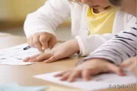 表扬孩子要有技巧，表扬孩子的努力和进步，能使孩子变越优秀图片