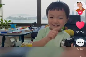 知名韩星姜Gary晒娃，和2岁儿子中文互动无压力，网友大赞太聪明图片