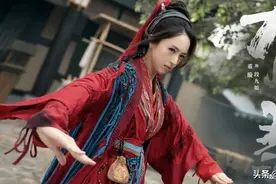 董璇#有翡#被吐槽像“假腿”，晒瑜伽一字马回应图片
