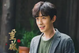 与发小“姐妹”相称，与杨蓉情同姐弟，“卷王”朱一龙的逆袭之路图片