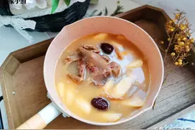 “鸽子汤”怎么炖才最滋补，掌握这个做法，肉嫩汤鲜营养翻倍图片