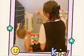 马丽首晒母子合照，哄1岁儿子玩飞机好温馨，小11岁老公疑亲掌镜图片