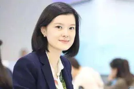 那个站在康辉身边的女人，究竟有多厉害？图片