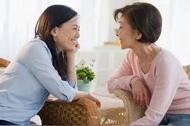 婆婆生活不能自理遭女儿嫌弃，儿媳的做法让她后悔：是妈错了图片
