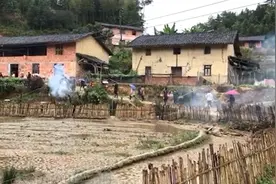 亲戚要搬去新房子住，一路吹着锁呐真热闹，这种风俗大家见过吗视频封面