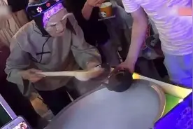 郑州“孟婆汤”火遍全网，喝过没忘记痛苦和伤心，却忘了带走垃圾图片
