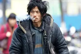 流浪7年，还曾是抗洪英雄？“犀利哥”程国荣经历了什么？图片