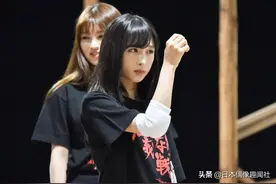AKB48舞台剧彩排训练，成员们舞刀又弄枪，小“栗”飞刀也来了图片