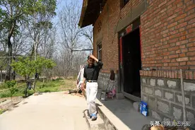 秦岭深山遇一位7旬老人，他一席话，让人有两个想不到，看是啥图片