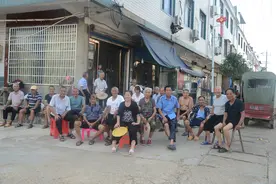为鄱阳湖分洪！村庄被洪水南北夹击几成孤岛，养殖户损失惨重，还有人趁机偷鱼图片