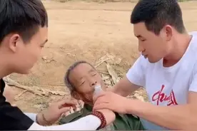 谢孟伟救人事件翻车，漏洞百出摆拍明显，被救大爷是“老演员”了图片