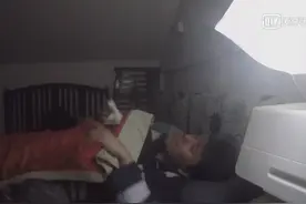 2女1男蜗居20㎡，夜里动静太大，阁楼震不停，纸巾堆成山图片