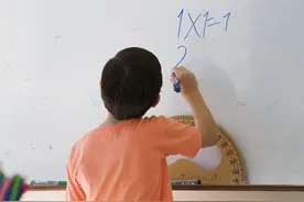 “数学泰斗”丘成桐表示，数学课再这么教下去，少说要落后20年图片