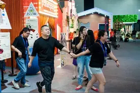 岳云鹏妻子宣布蓄发，疑似生病再次剃成寸头，众人纷纷献上祝福图片