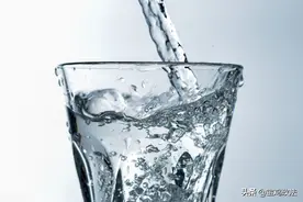 一喝水，尿就多，这是代表肾脏好还是不好呢？医生告诉您真相图片