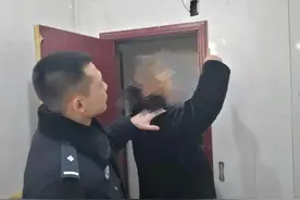 吓人！赤峰一公寓公共浴室竟被人安装了针孔摄像设备图片