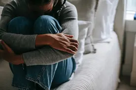 心理咨询：人为什么会自残图片