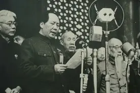 新中国初立百废待兴，美国全方位封锁欲扼杀，毛主席的决策真高明图片
