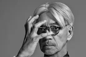 靠《末代皇帝》配乐“出圈”，这个音乐家，竟成了东亚文化符号……图片