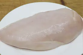 这才是鸡胸肉最好吃的做法，川香味浓，鸡肉鲜嫩，连汤汁都喝光了图片