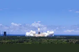 国产火星车安装四块太阳能电池板，背后是核能与太阳能的抉择图片