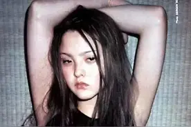 她是世界最矮超模，因独特的长相称霸时尚圈，成为香奈儿的宠儿！图片