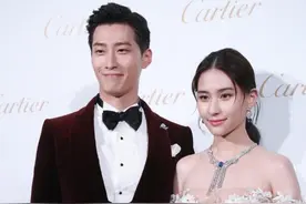 赌王千金何超莲获名校硕士学位证，男友窦骁发文炫耀，网友：优秀图片