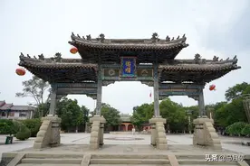 辽宁有座五线城市，历史悠久曾叫做龙城，如今藏有众多国宝级文物图片