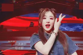 15岁休学，认干爸？沉寂16年后，悄悄拔尖的张含韵，惊艳了所有人图片
