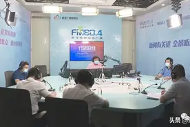 武汉市蔡甸区长郝胜勇率相关部门走进《行风连线》直播间为民答疑解惑图片