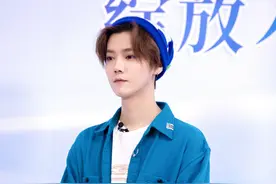 鹿晗任言恺挑战复古西装，一个阳光帅气，一个成熟优雅，尽显痞气图片