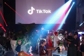 坐拥 20 亿用户的 TikTok，正在被国外巨头瓜分图片