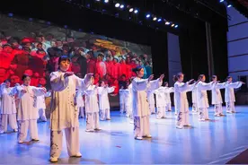 曲靖市老年大学拳剑班“耀武扬威”显身手图片