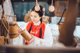 故事：她是乡下的落魄孤女，富公子却对她一见倾心，欲娶做正妻图片