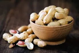 每天吃一点花生，是营养佳品还是心血管祸根？哪些人不能吃？图片