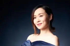 41岁杨思琦二胎顺产得子，与儿子合照气色好，孩子长相随妈妈图片