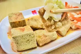 台湾花姐扬州卖臭豆腐，香脆+酸爽，独一无二图片