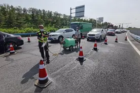 记者实探郑州绕城高速收费站：若无核酸检测阴性证明将被劝返图片