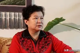 闫学晶藏了48年的“亲妈”，原来是我们熟悉的演员，她到底是谁呢图片