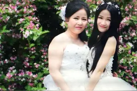 "冻龄丈母娘"走红，被宾客误认为是新娘，新郎解释：这是我丈母娘图片