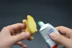 牙膏挤生姜上，效果太神奇了，解决了很多人的困扰，太实用了图片