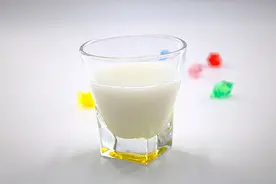 长期喝牛奶，究竟有什么好处？和不喝牛奶的人相比，有啥不同？图片
